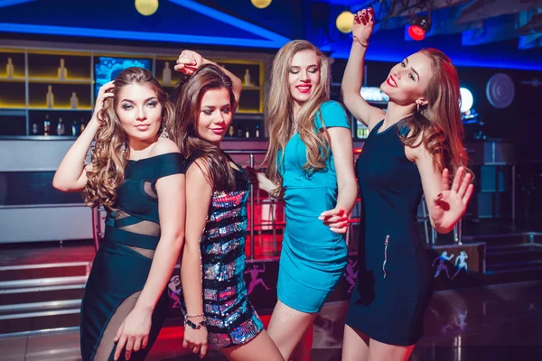 Escorts divirtiéndose en un club de Madrid