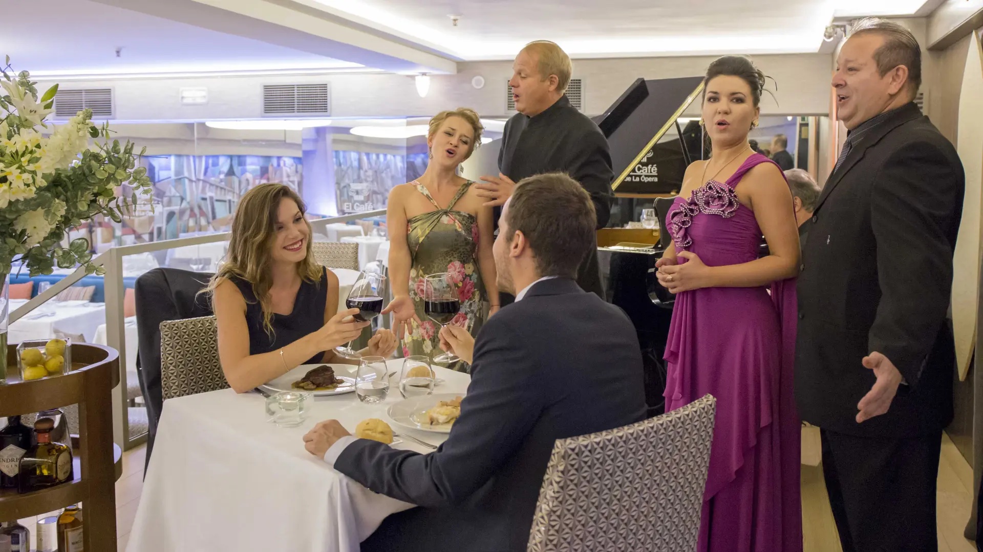 Cena elegante en Madrid, lugar habitual para acompañantes VIP